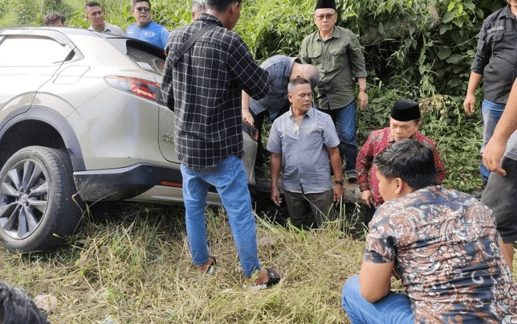 Al Haris Bantu Mengevakuasi Korban Kecelakaan Pada Saat Perjalanan Menuju Bangko