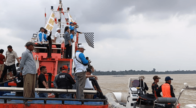 Al Haris Membuka Lomba Pacuan Perahu Tradisional di Sungai Batanghari Kota Seberang
