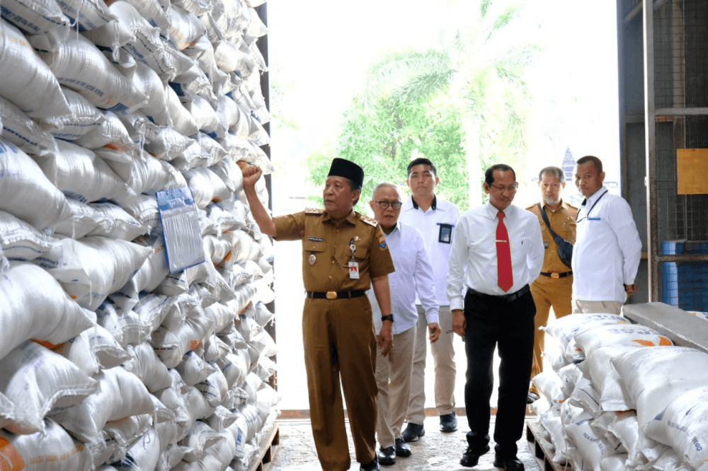 Abdullah Sani Launching Penyaluran Bantuan Pangan Cadangan Beras Pemerintah Kepada Beberapa Sasaran