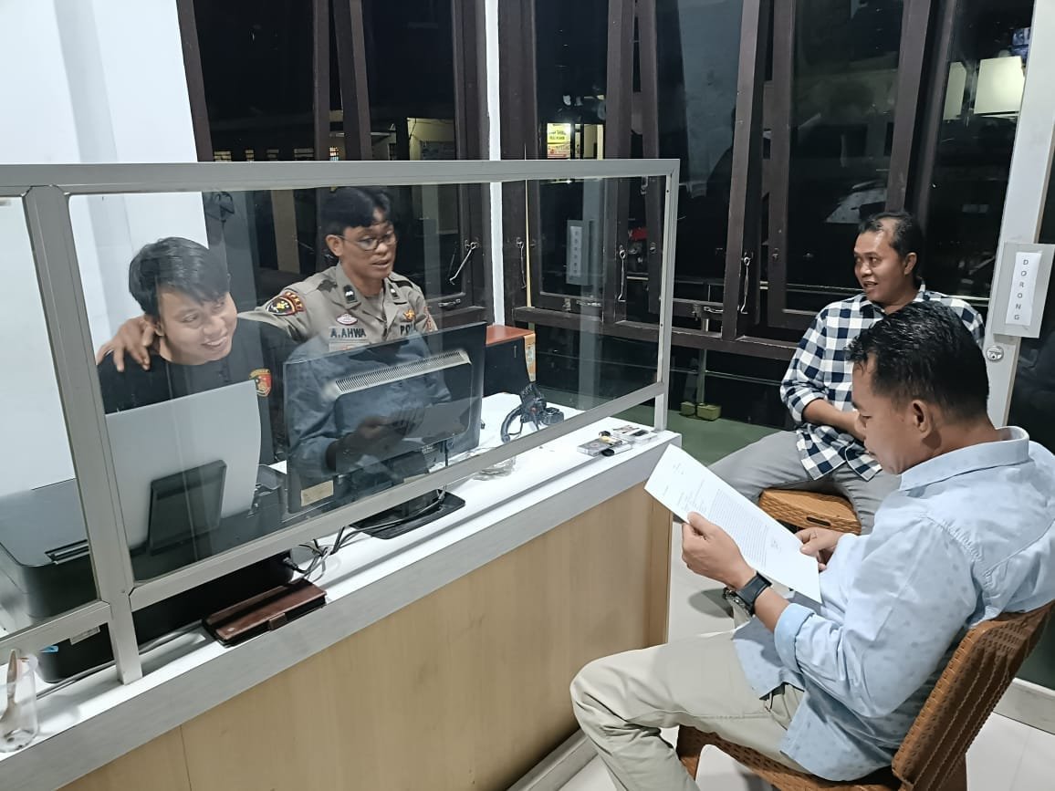 Pengacara HJ saat membuat Dumas ke Polres Merangin. (Orasi/ist)