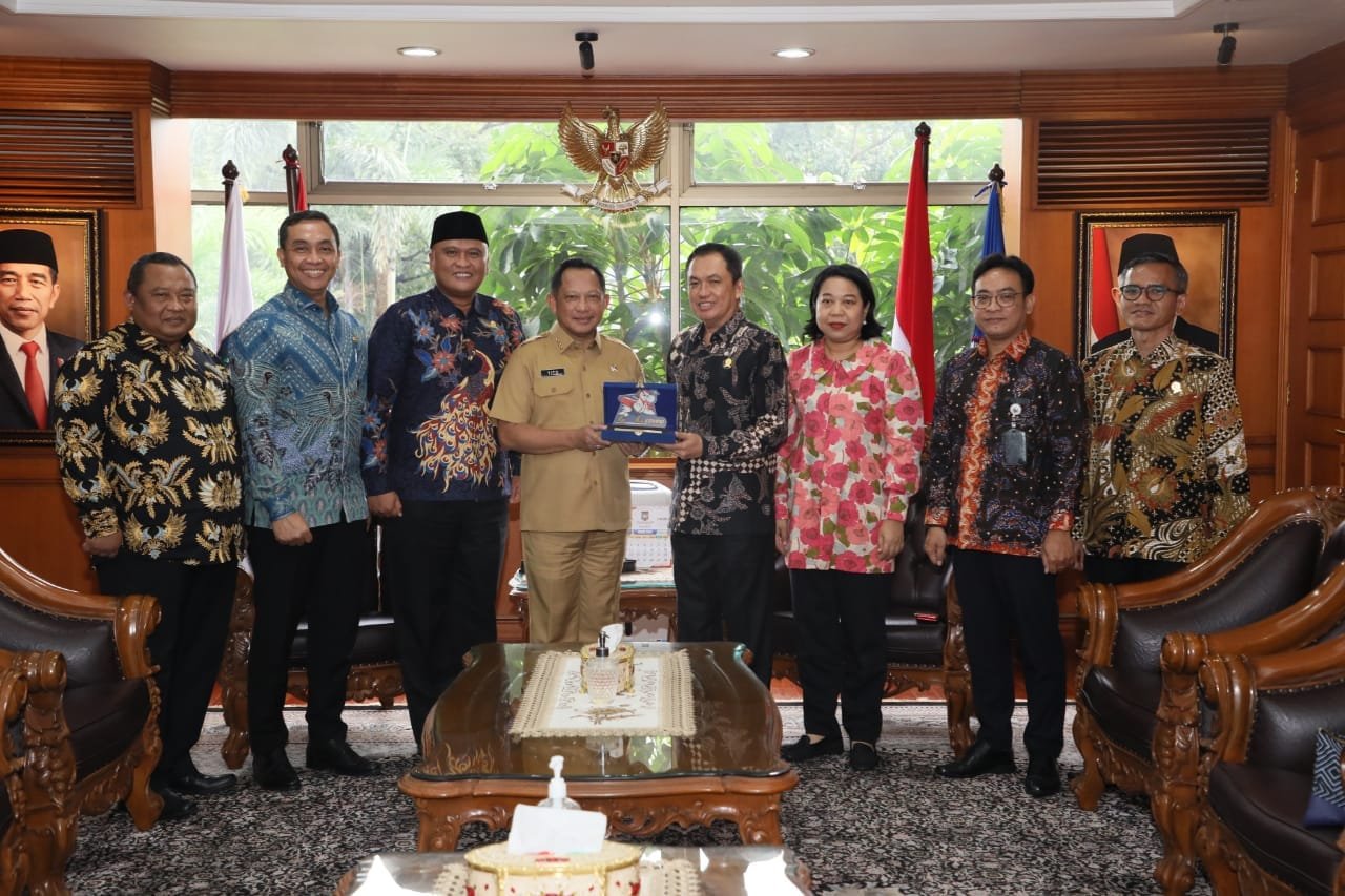 KPPU menemui Menteri Dalam Negeri Mendagri, Jenderal (Purn) Tito Karnavian di kantor Kemendagri di Jakarta.