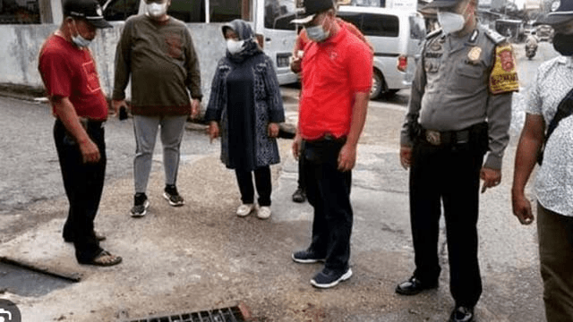 Anggota DPRD Kota Jambi Turun Lapangan Melihat Kondisi Kerusakan Jalan di Kelurahan Aur Kenali