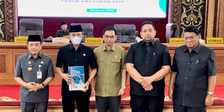 Edi Purwanto Pimpin Rapat Paripurna Agenda LKPJ Gubernur Jambi TA 2023