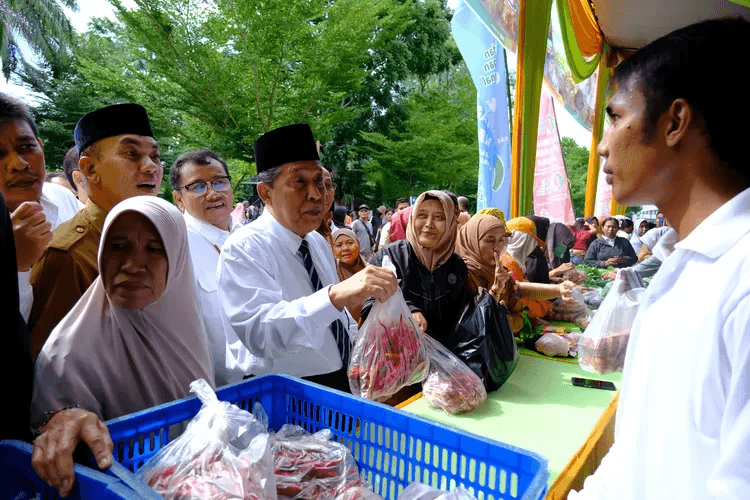 Wagub Sani Apresiasi Gerakan Pangan Murah Dalam Menstabilkan Pasokan dan Harga Pangan Jelang Idul Fitri 1445