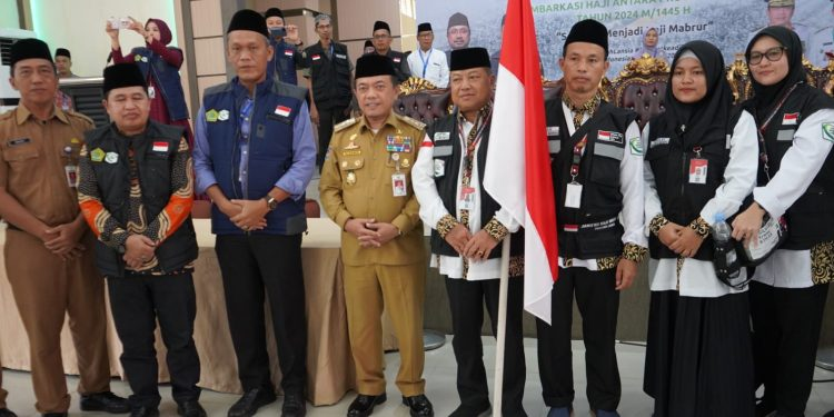 Gubernur Jambi Secara Resmi Melepas Keberangkatan 449 JCH Kloter BTH 23