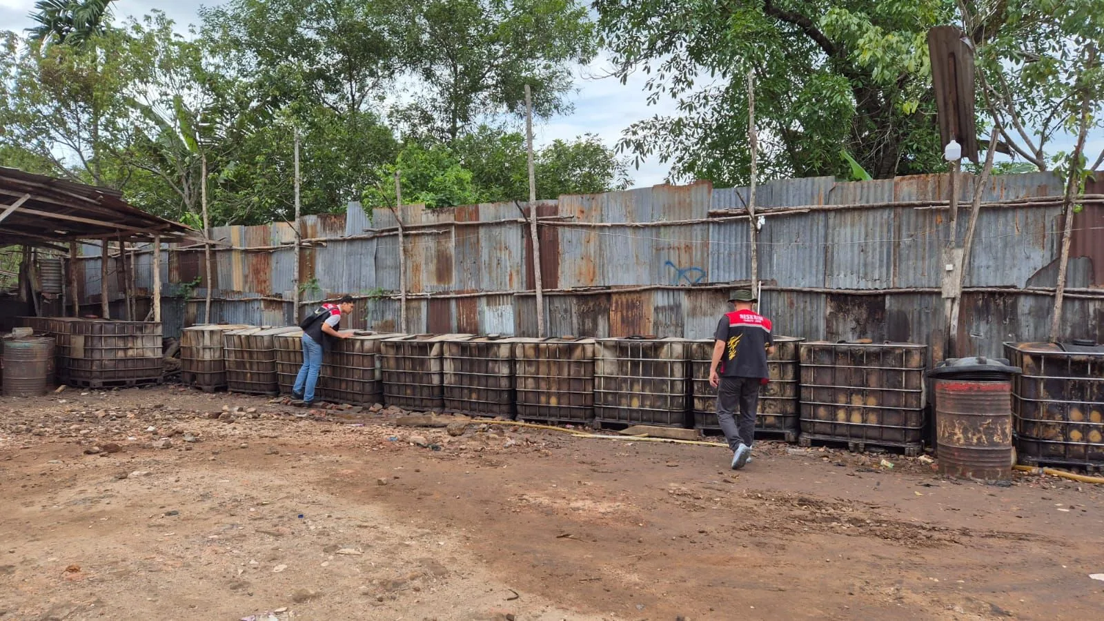 Lakukan Pengecekan Sekaligus Sidak, Tim Tipidter Satreskrim Polresta Jambi ke Beberapa Gudang dan SPBU di Kota Jambi