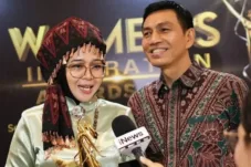 Zulva Fadhil bersama suami Mhd. Fadhil Arief (Bupati Batanghari)