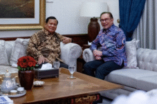 Anwar Ibrahim, PM Malaysia, mengatakan menelepon Presiden Prabowo Subianto, pada Sabtu malam membicarakan hubungan regional dan KTT ASEAN 2025. (dok: Akun X Anwar Ibrahim).