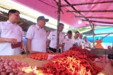 Jelang Idul Adha 1446 H, Wakil Bupati Muaro Jambi Tinjau Harga dan Stok Pangan di Pasar Suko Awin Jaya