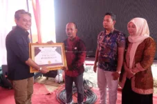 Wakil Bupati Muaro Jambi Apresiasi Lima Desa Bebas Karhutla, PT BBB Salurkan Rp 250 Juta dalam Program Reward