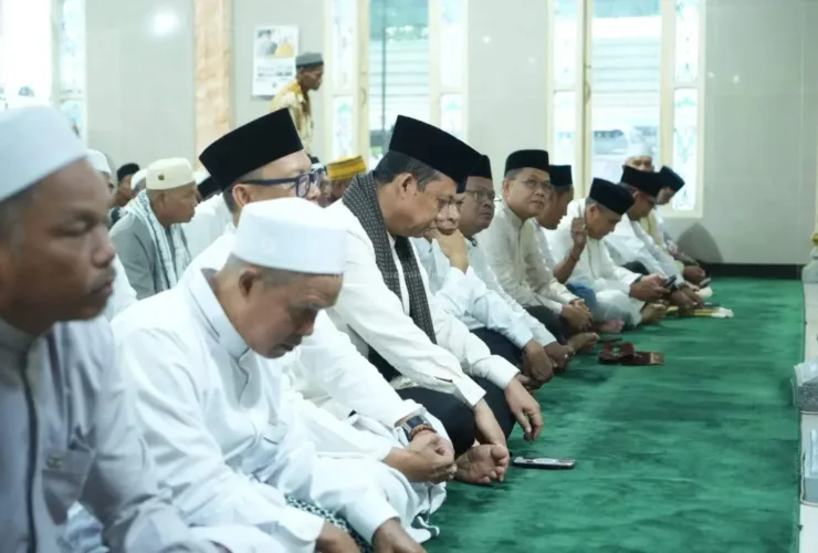 Bupati Muaro Jambi Laksanakan Salat Idul Adha 1446 H di Masjid Daarul Hikmah dan Serahkan Hewan Kurban dari Presiden