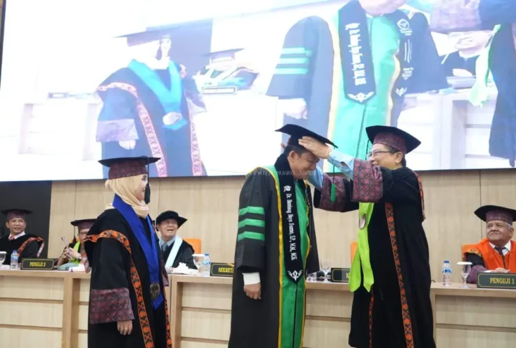 Bupati Muaro Jambi Bambang Bayu Suseno, SP, MM, MSi berhasil meraih gelar Doktor Prodi S3 Ilmu Pertanian Program Doktor Pascasarjana Universitas Jambi