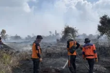 Bupati BBS Maksimalkan Pemadaman Karhutla di Muaro Jambi dari Darat dan Udara