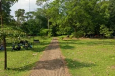 Proyek Ratusan Milliar di KCBN Muaro Jambi Bongkar Jalan Warga Ganti Plastik Berkerikil
