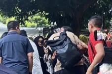 Tangis Haru Anak Marsma TNI Fajar Adriyanto Pecah di Rumah Duka Triloka Pancoran