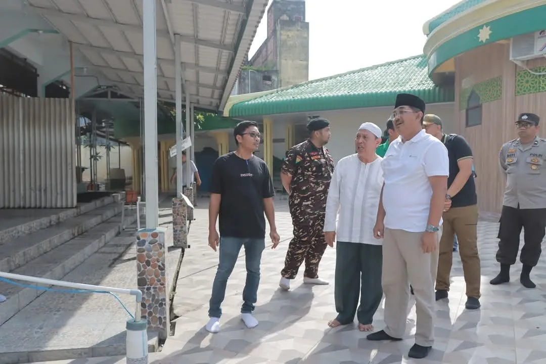 Bersiap Menyambut Bulan Suci Ramadhan 1446H/2025, Bupati Anwar Anwar Sadat Pimpin Langsung Gotong royong disejumlah Masjid