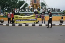 Aksi Kamisan 'JEB Jambi, Batu Bara dan HAM "Selamatkan Masyarakat Jambi Dari Energi Kotor"