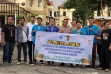 Polresta bersama Mahasiswa UIN Sultan Thaha Jambi berbagi Takjil