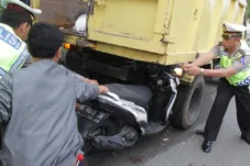 Tiga Pelajar SMP Tewas Dilindas Truk di Takalar Sulsel, Sopir Serahkan Diri ke Polisi
