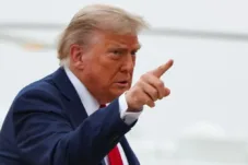 Trump Ancam Tembak Jet Venezuela Jika Dekati Pasukan AS