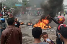 Kerusuhan Yalimo Papua: Rumah, Kios, dan Asrama Polisi Dibakar, Delapan Orang Terluka