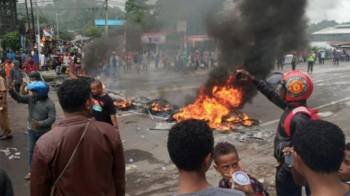 Kerusuhan Yalimo Papua: Rumah, Kios, dan Asrama Polisi Dibakar, Delapan Orang Terluka