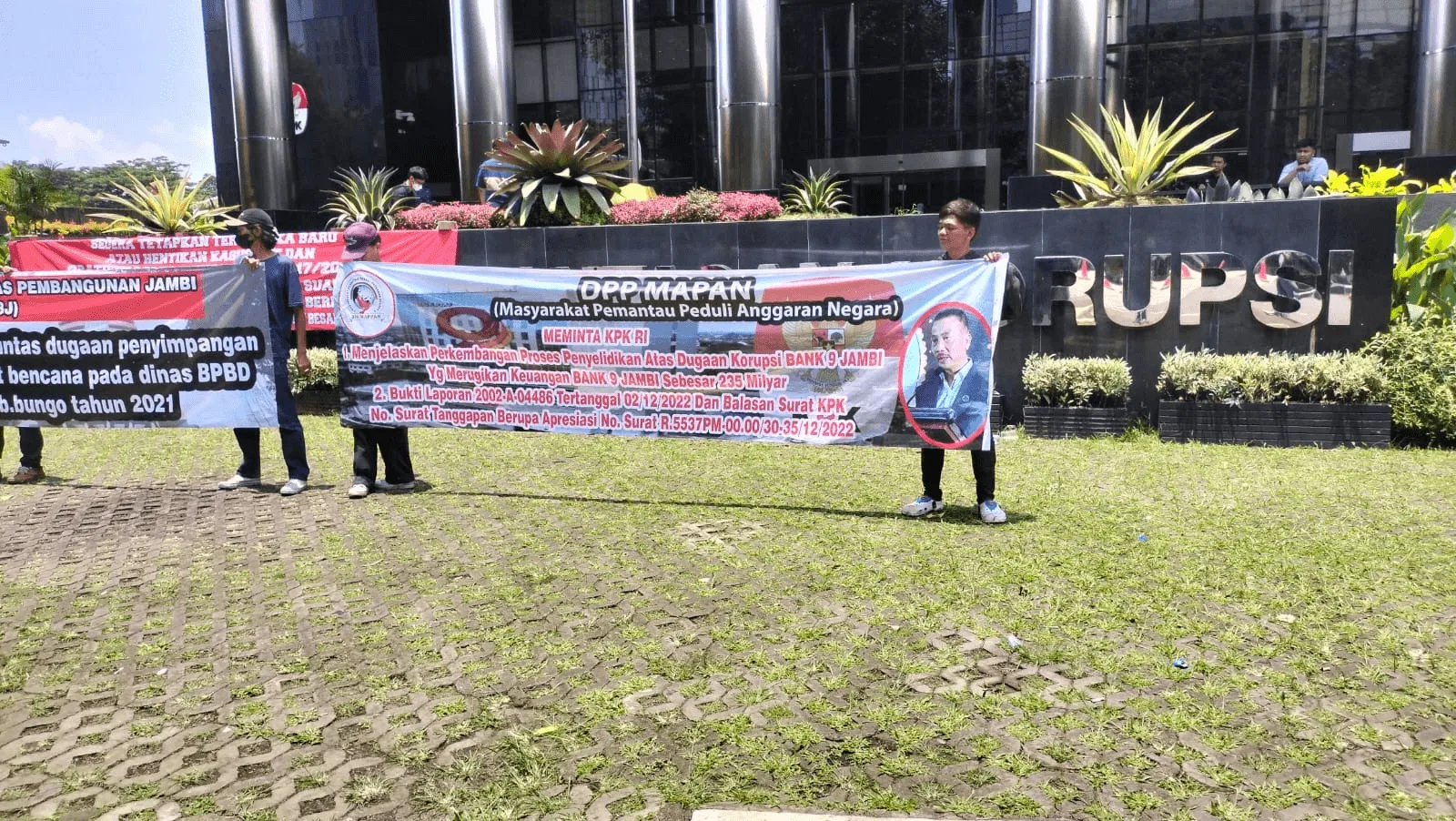 Pertanyakan Tindak Lanjut Laporan Bank 9 Jambi, DPP LSM Mappan Gelar Aksi di KPK RI
