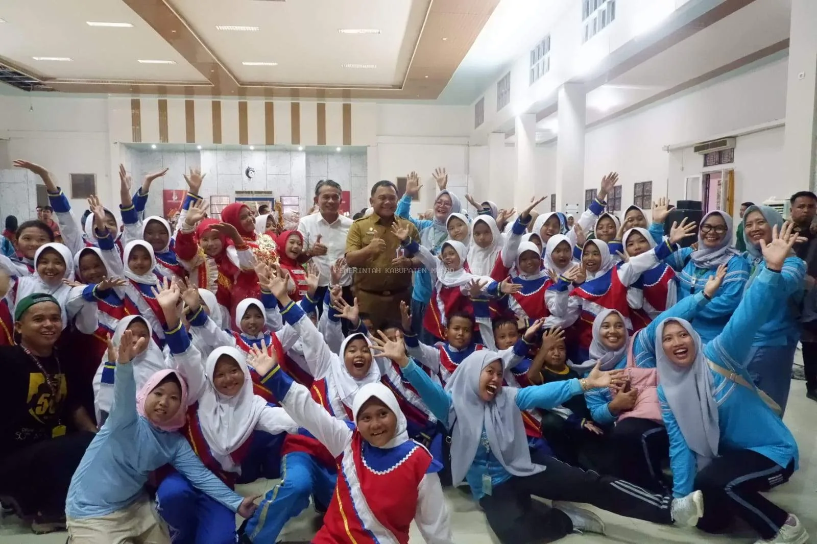 Wabup Junaidi Tutup PORKAB Drum Band Muaro Jambi: Ajang Pembinaan Karakter dan Talenta Muda
