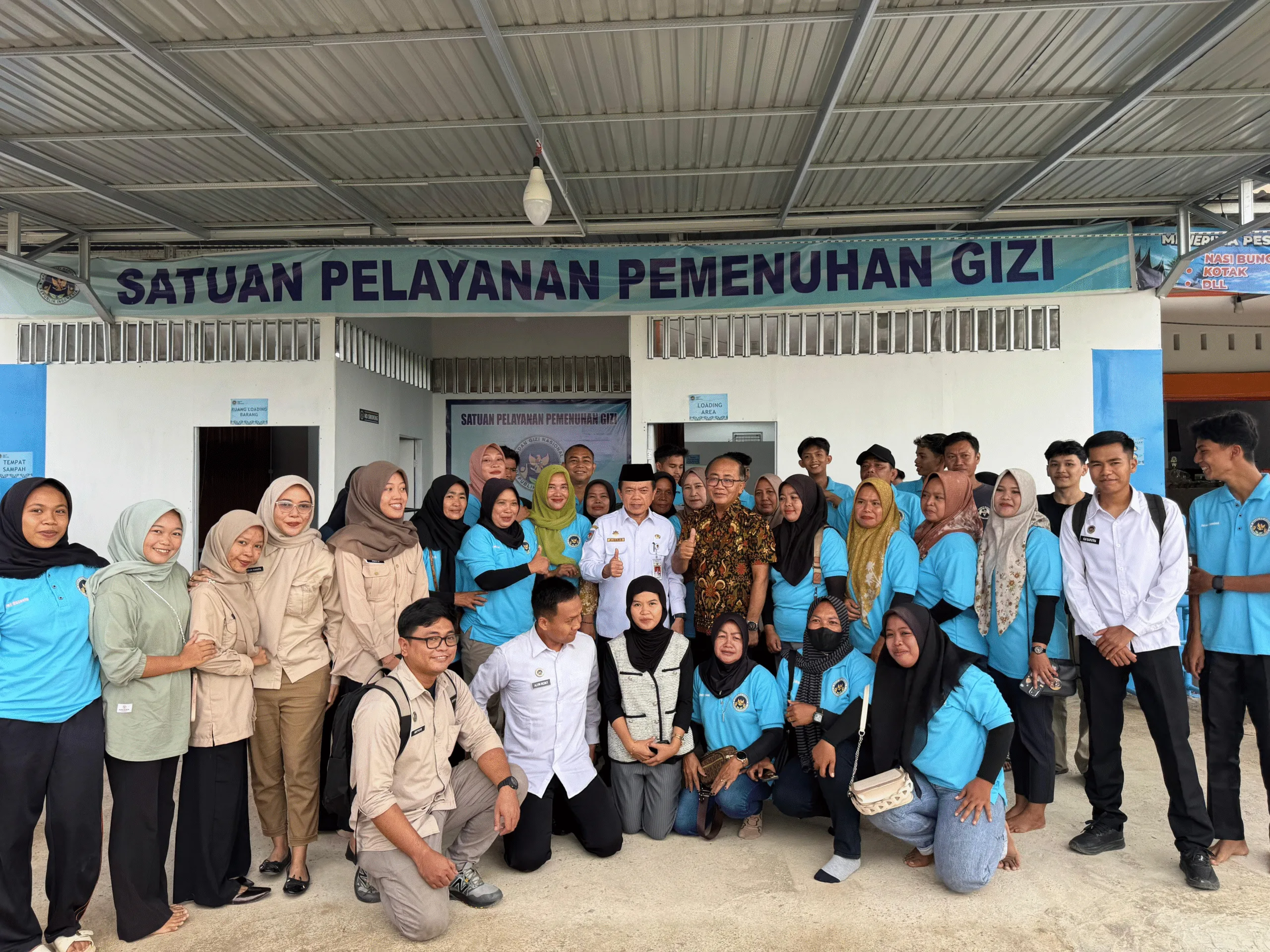 Tinjau SPPG Pemayung, Gubernur Al Haris Dorong Penggunaan Bahan Pokok Lokal untuk Perkuat Ekonomi Jambi