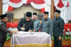 Wabup Muaro Jambi Hadiri Rapat Paripurna DPRD, Sampaikan 4 Ranperda Termasuk APBD 2026
