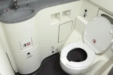 Pilot Ungkap Alasan Penumpang Dilarang ke Toilet Saat Pesawat Masih di Landasan