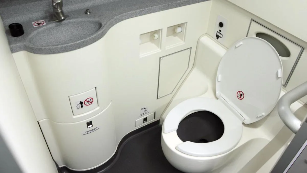 Pilot Ungkap Alasan Penumpang Dilarang ke Toilet Saat Pesawat Masih di Landasan
