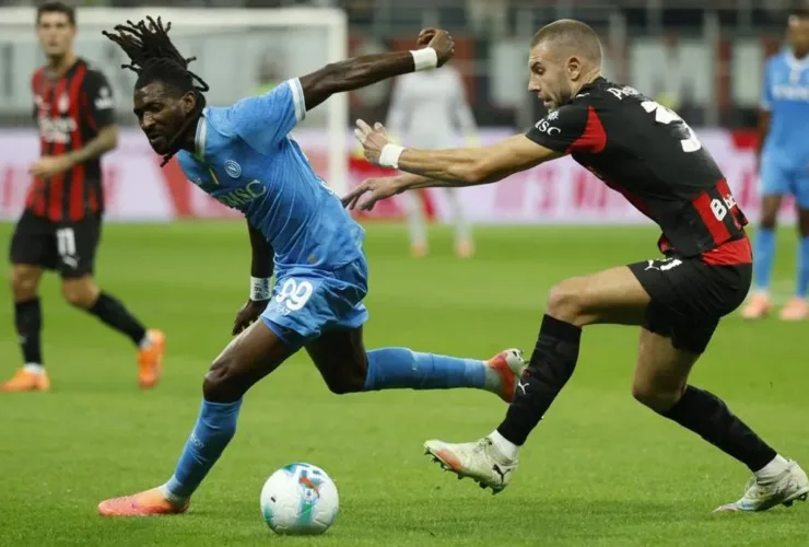 10 Pemain AC Milan Tundukkan Napoli 2-1 di San Siro