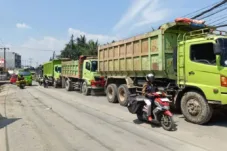 Sopir Truk Tambang Mogok, Jalur Legok–Parung Panjang Macet Total Berjam-jam