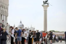 Patung Singa Bersayap Legendaris di Venesia Terungkap Berasal dari China