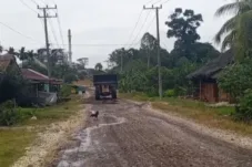 Limbah PLTU Timbun Jalan Warga, PT PPE Disetop Paksa: Masyarakat Tuntut Investigasi dan Pemulihan Lingkungan
