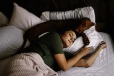 Tidur di Ruangan Gelap Ternyata Beri Manfaat Besar untuk Kesehatan Jantung