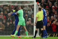 Tampar Rekan Sendiri, Idrissa Gueye Dikartu Merah Saat Everton Hadapi Manchester United