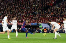 Raphinha Borong Dua Gol, Barcelona Kian Menjauh dari Real Madrid