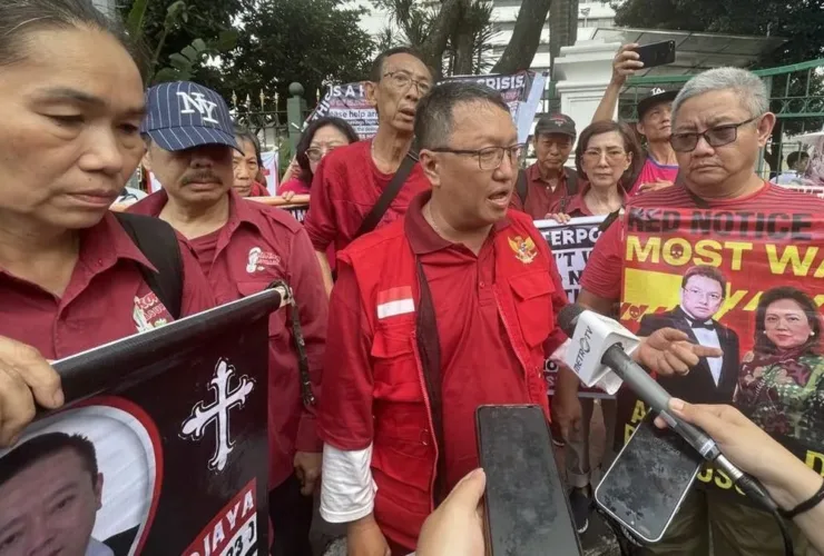 Korban Wanaartha Gelar Aksi Damai di Kedubes AS dan Kemlu RI, Tuntut Deportasi Pemilik Wanaartha Life