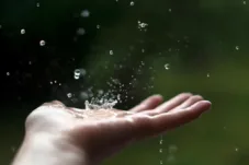 Benarkah Hujan Bisa Menyebabkan Sakit Kepala? Ini Penjelasannya