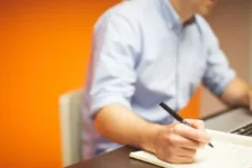 Studi Terbaru: Terlalu Lama Duduk Tingkatkan Risiko Penyakit Jantung hingga 60 Persen