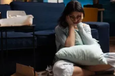 Sering Terbangun Tengah Malam karena Lapar, Lebih Baik Tidur Lagi atau Makan?