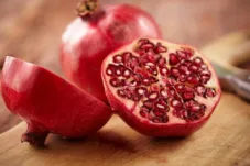 8 Buah Tinggi Serat yang Baik untuk Kesehatan Pencernaan