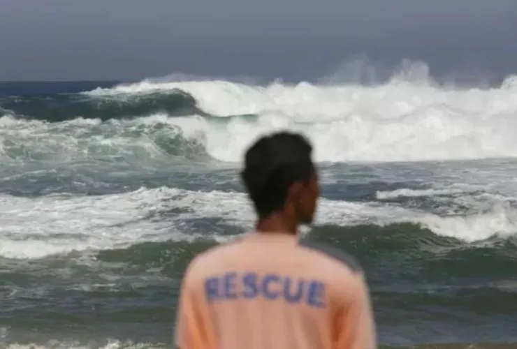 Siklon Nokaen Aktif, BMKG Peringatkan Potensi Gelombang Tinggi di Sejumlah Perairan