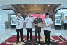 Wali Kota Maulana Lepas Kabag Hukum Setda Kota Jambi, Apresiasi Pengabdian Gempa Awaljon