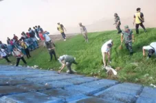 Wakil Bupati Muaro Jambi Pimpin Gotong Royong Bersihkan Pasar Sengeti dan DAS Batang Hari