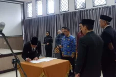 Wakil Bupati Muaro Jambi Lantik 6 Pejabat Administrator dan Pengawas, Tekankan Amanah Jabatan