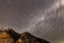 Puncak Hujan Meteor Alpha Centaurid Terjadi Besok, Simak Waktu dan Cara Mengamatinya