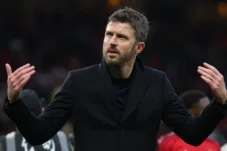 Berbatov Minta MU Tak Terburu-buru Angkat Carrick sebagai Pelatih Permanen